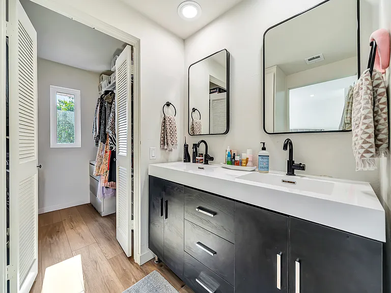 10231 Independence Ave — Photo 24