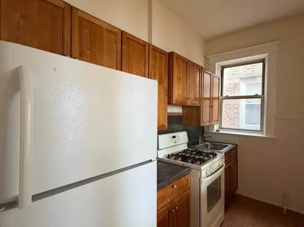 92 West 33rd Street image 1 of 7