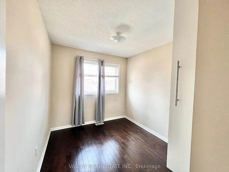 80 Acorn Pl #61 — Photo 13