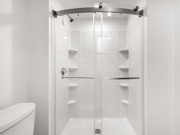 4th image of 18 Benedict St #1