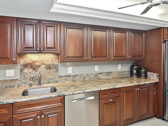 5th image of 512 W Venice Ave APT 703