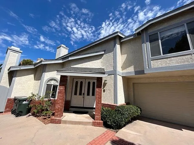 2419 Clark Lane — Photo 1