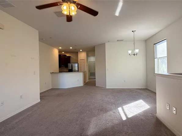 3688 Parkridge Cir #201, Sarasota, FL 34243