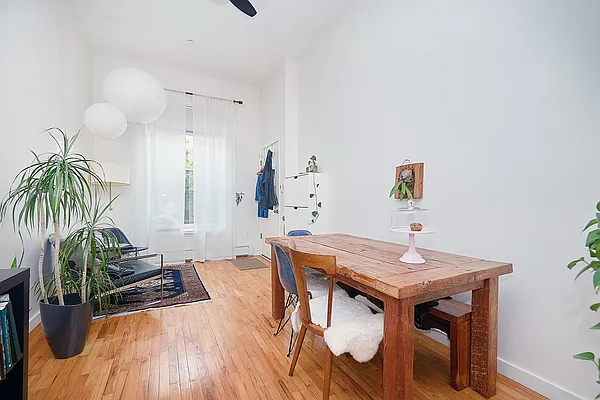Rented by Compass | media 9