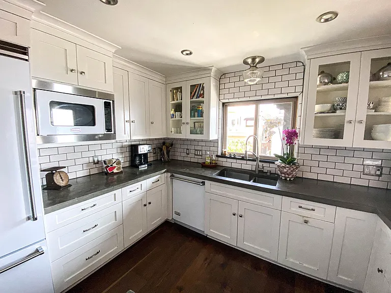 Gourmet Kitchen with Built in Bar