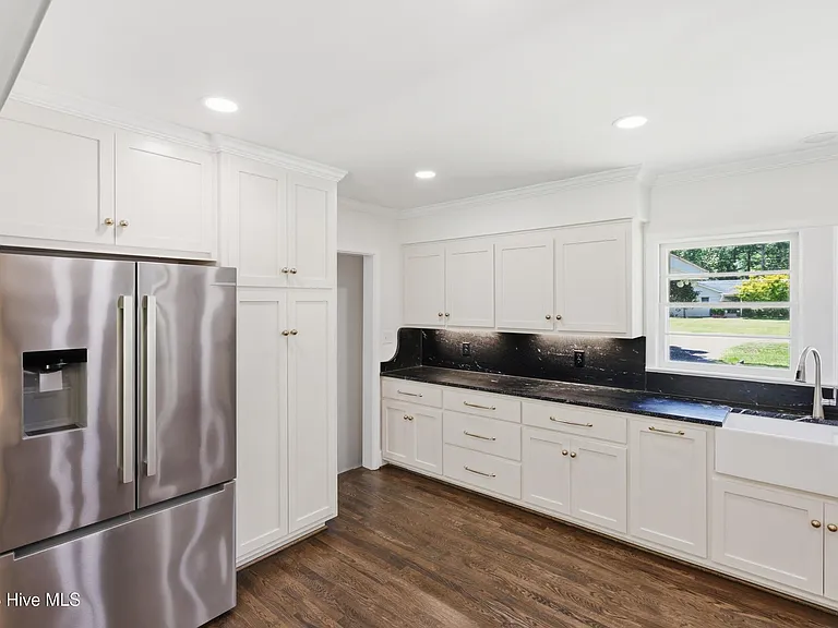 105 Bunn Ave — Photo 5