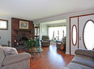 293 31st St, Lindenhurst, NY 11757