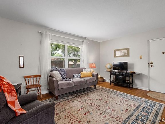 3rd image of 5854 Sunshine Dr #204