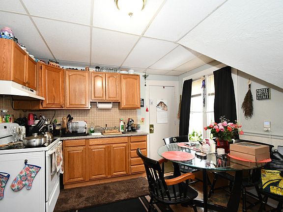 5th image of 139 Greenwood St #3