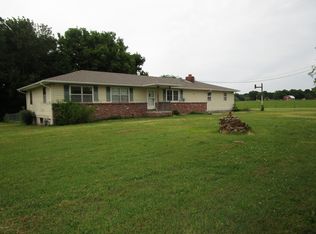 2071 W Fairview Ave, Carthage, MO 64836