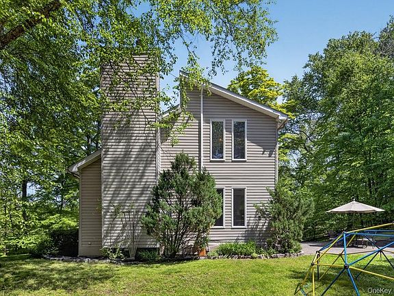4th image of 305 Oak Lane