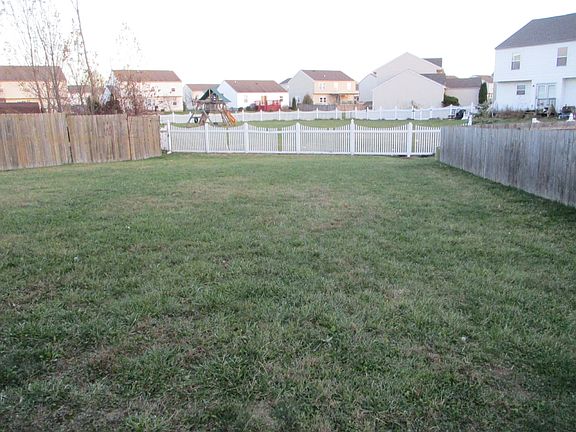 4th image of 353 Evergreen Cir