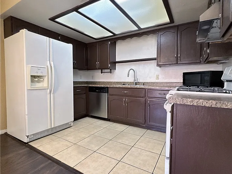6659 W Tropicana Ave #202 — Photo 5
