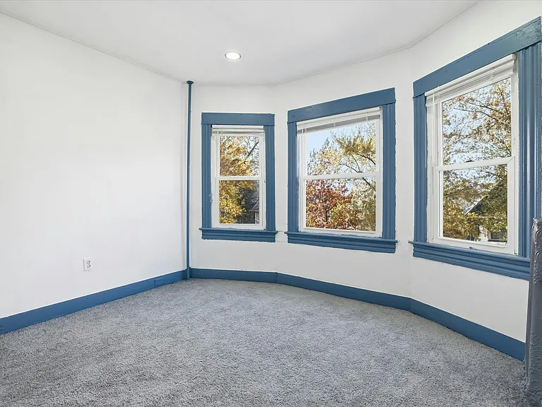 940 Monroe Ave — Photo 10