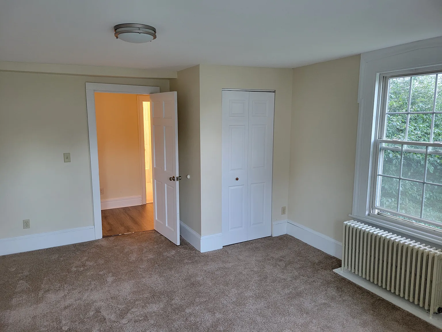 3 bed, 1.5 bath, 1100 sqft, $2,300 — Photo 3
