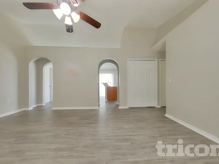 353 Comfort Dr — Photo 3