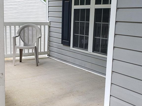 2nd image of 814 Shadow Lake Dr