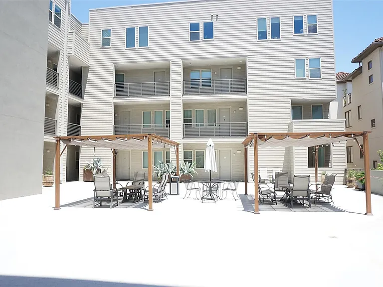 4819 Caroline St #111 — Photo 15