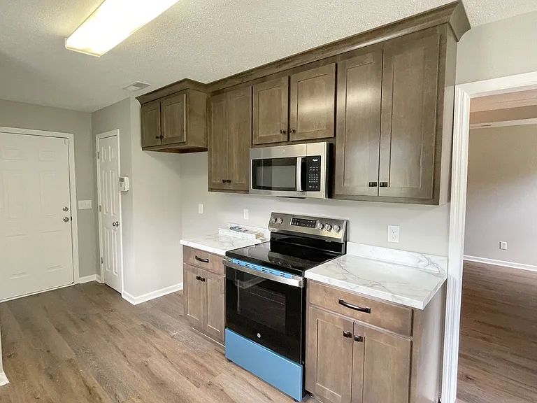 100 Brook Glen Dr — Photo 12