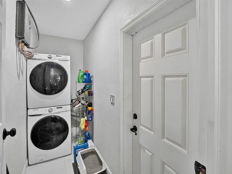 8131 NW 44th Ct — Photo 54