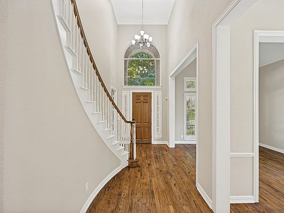 2nd image of 8009 Lynores Way