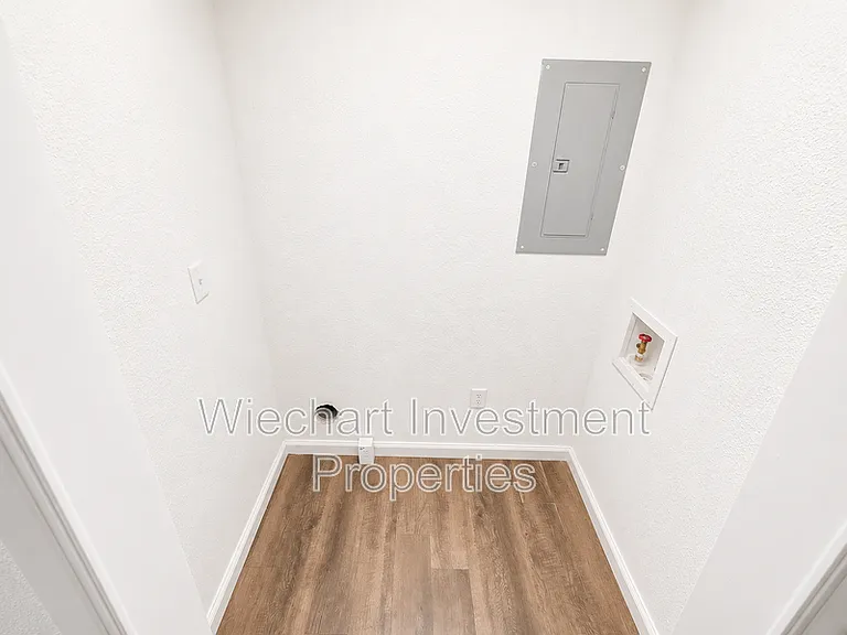 618 W Wayne St — Photo 8