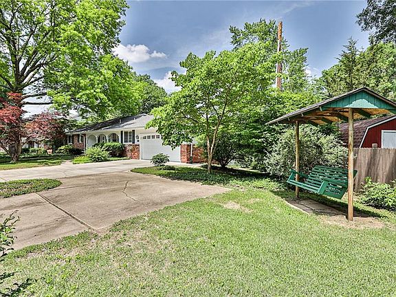4th image of 624 E Leslie Dr