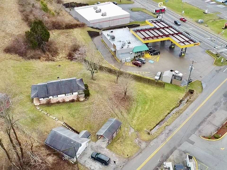 1st image of 1052 Lakewood Dr