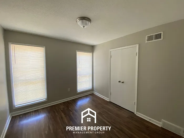 4040 Sandburg St — Photo 16