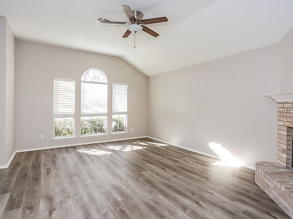 3rd image of 217 Hollywood Dr