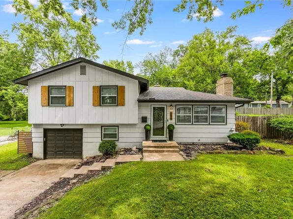 606 NW Falk Dr, Lees Summit, MO 64063