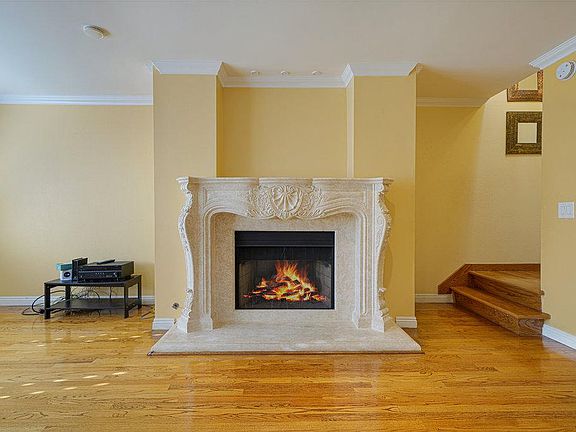 3rd image of 14207 Dickens St