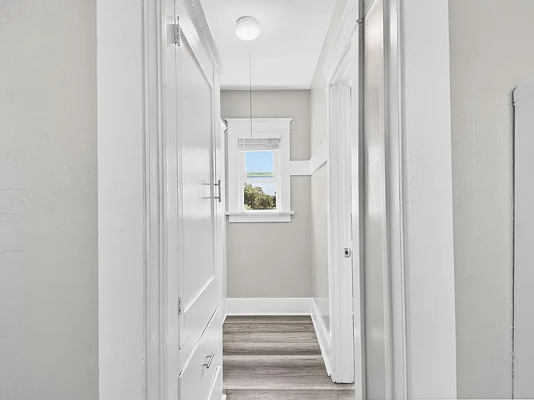 1557 Pine Ave — Photo 16