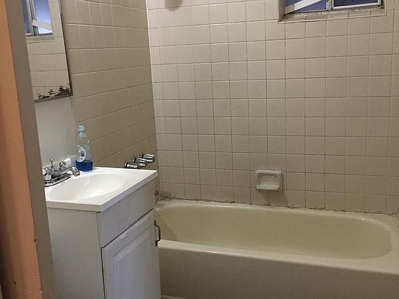 5th image of 2650 Mozart Ave