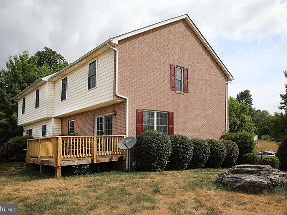 3rd image of 901 Wayne Dr