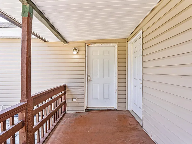 915 Lafayette Blvd #B — Photo 28