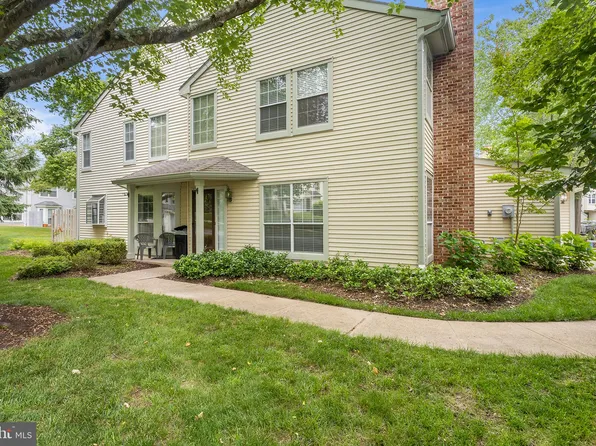 17 Heath Ct, Princeton, NJ 08540