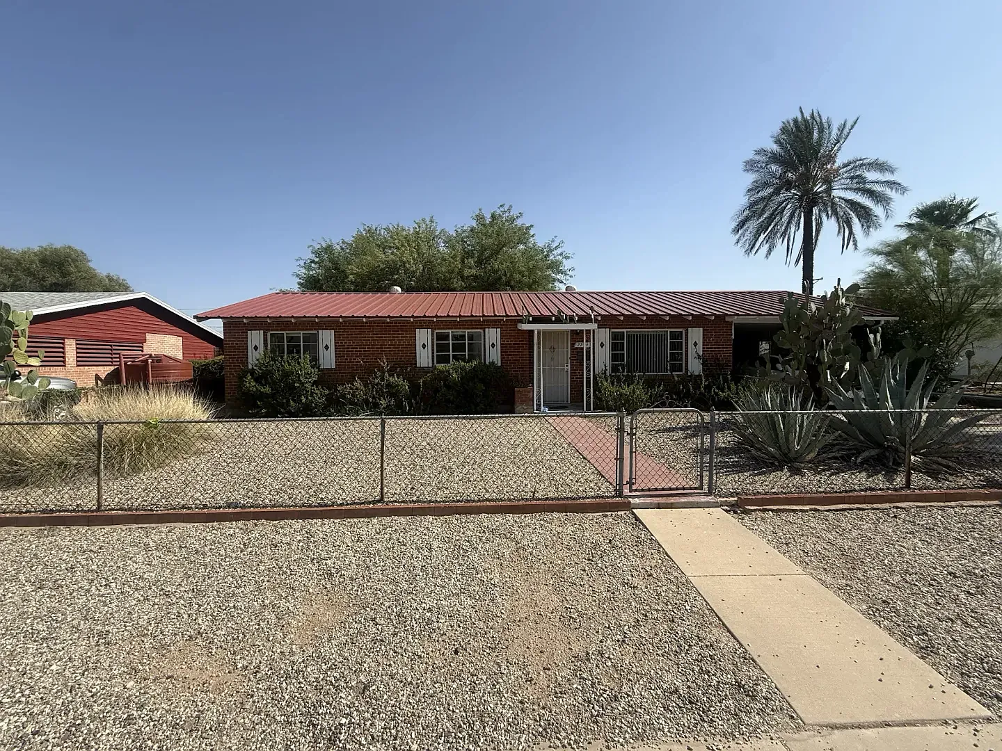 3-Bedroom, 1.5 Bath Single Family for Rent in Tucson, AZ| Modern Kitchen & Fenced backyard — Photo 1