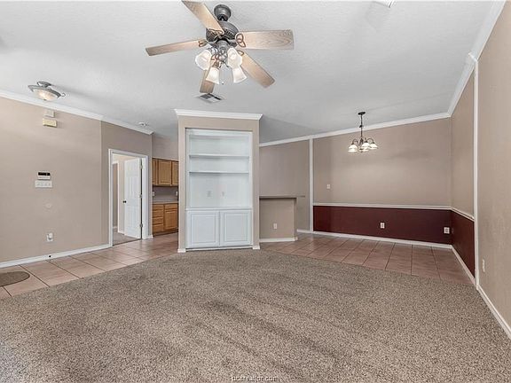 4th image of 225 Navarro Dr