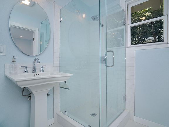 3rd image of 1215 22nd St APT B