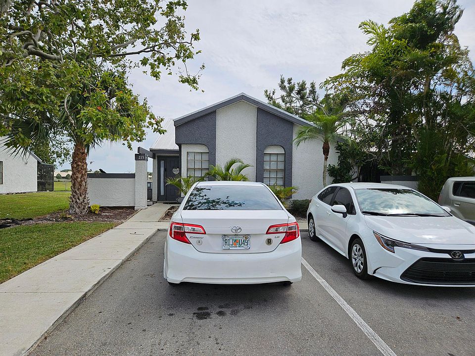 1st image of 213 SW Sterret Circle