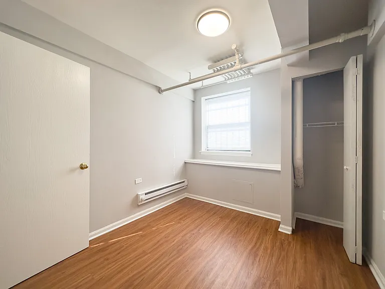 5748 N Winthrop Ave #100 — Photo 17