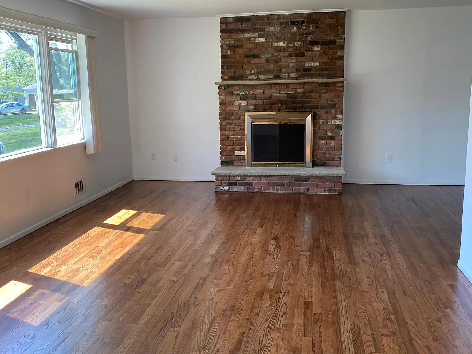 3 bed, 1341 sqft, $3,200 — Photo 3