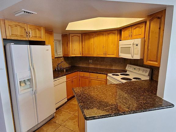 2nd image of 8343 Lake Dr #4