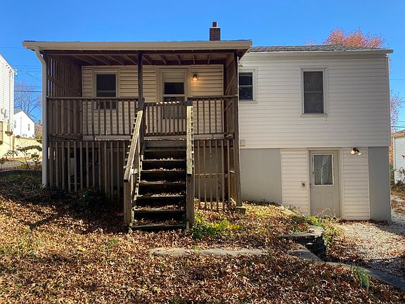 3rd image of 210 Hughes St