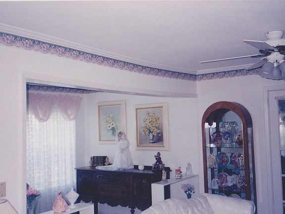 Livingroom with alcove