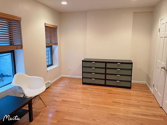 2nd image of 14 Jefferson St #2