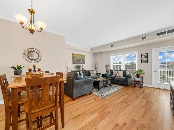 8 Walnut St Unit 418, Peabody, MA 01960