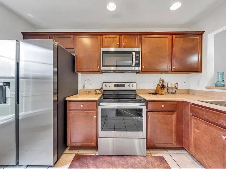 6810 Village Green Dr — Photo 10