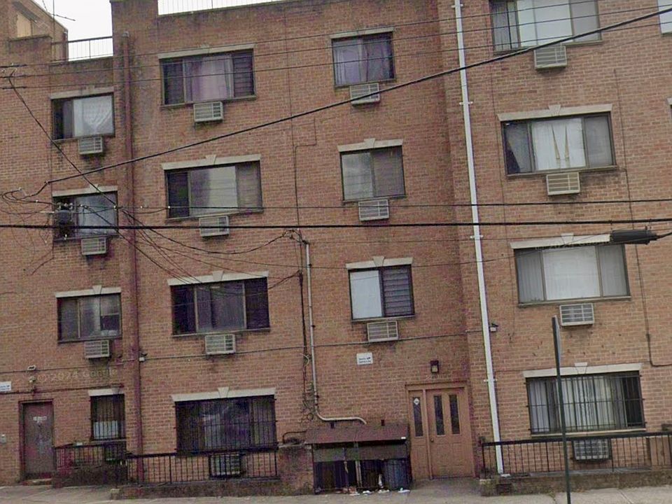 1st image of 3201 Leavitt St #4F